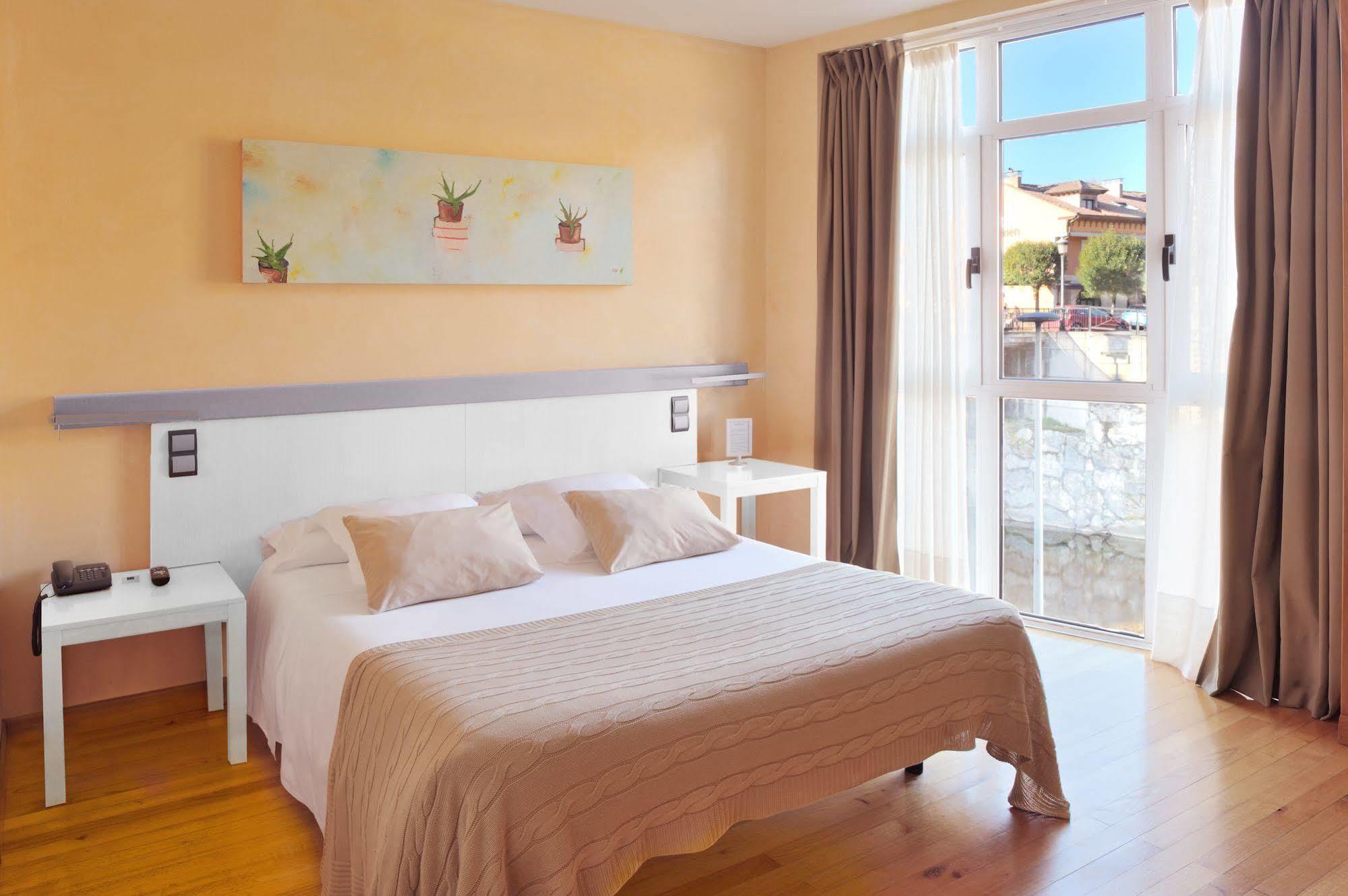 Hotel Nochendi Onís المظهر الخارجي الصورة